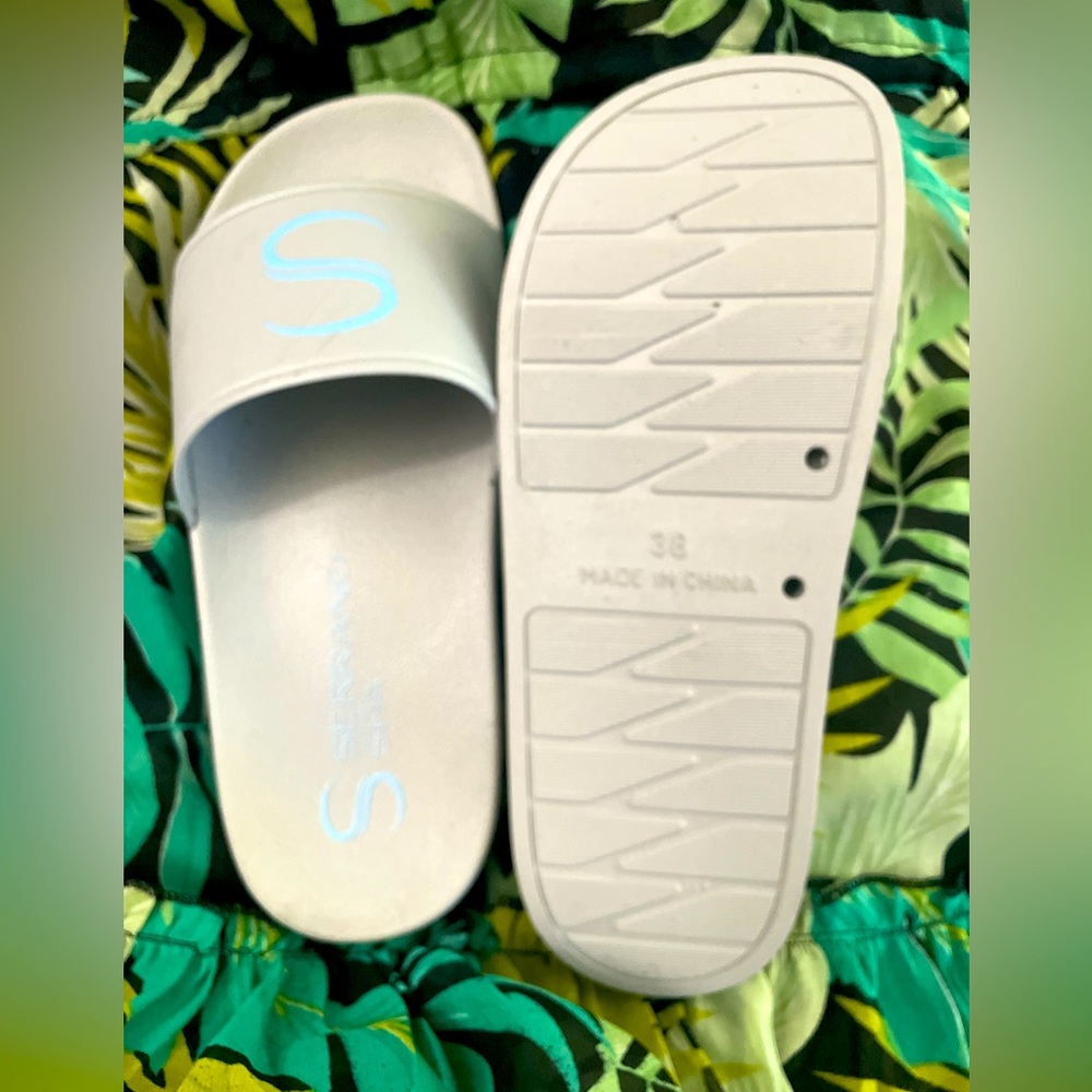 7.5 size Gray Spa Shoes.